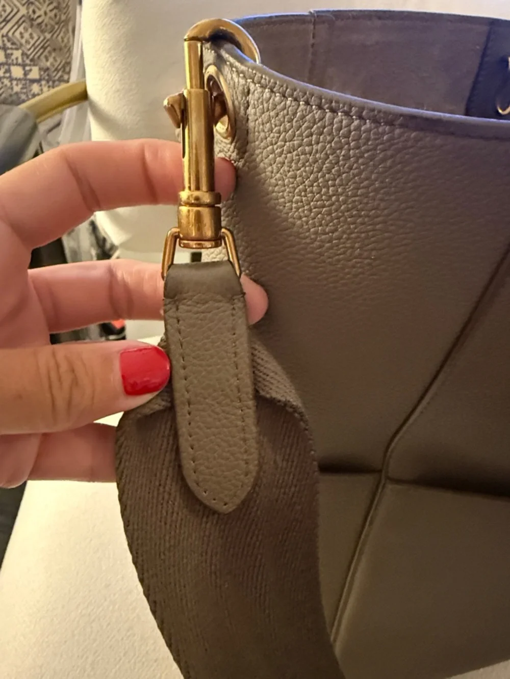 Authentic Celine Seau Taupe/Brown Pebbled Leather Tote w/Wide Strap suede int. - Picture 5 of 17